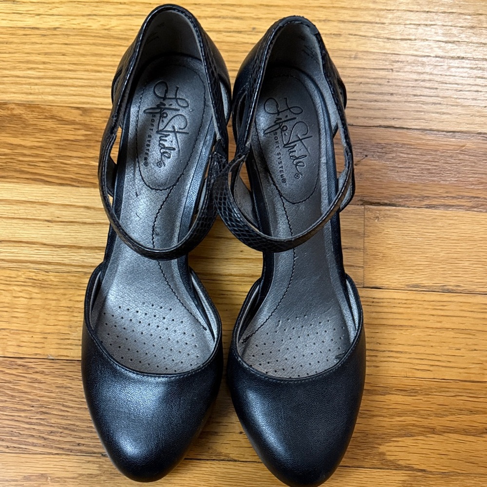 Life Stride Black Mary Jane Heels